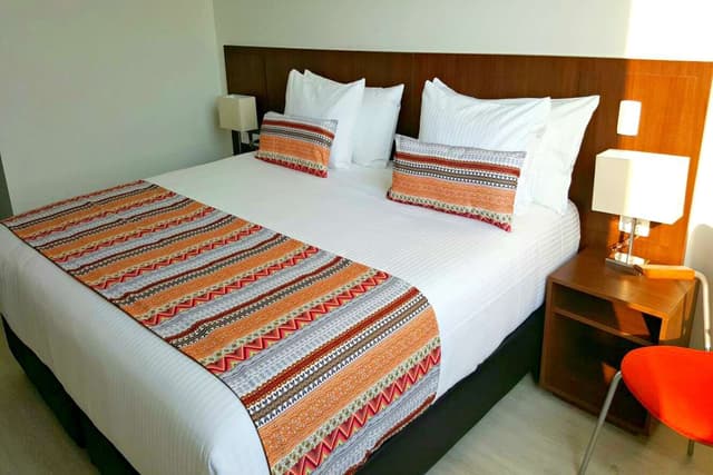 1 King Bed, Non-Smoking, Wi-Fi, Air-Conditioned, Safe, Coffee And Tea Maker, Mini Bar, Full Breakfast