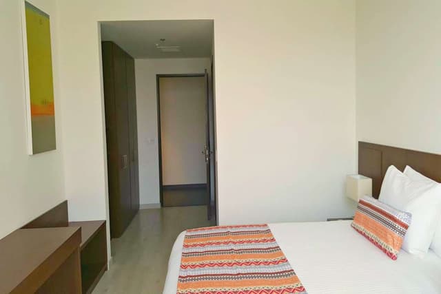 1 King Bed, Non-Smoking, Handicap Room, Microwave And Refrigerator, High Speed Internet Access, Coffee Maker, Hairdryer, Full Breakfast