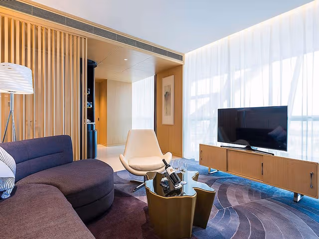 Deluxe Suite, 1 King Bed