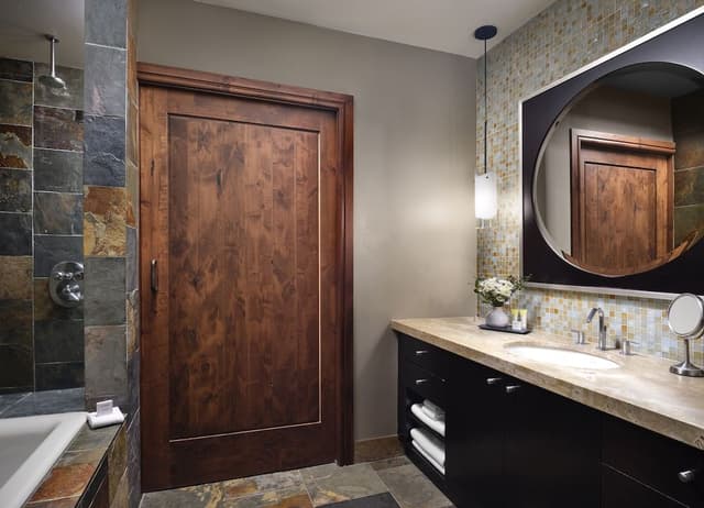 1 Bedroom Residence ( 1 Bath w/tub and separate shower)