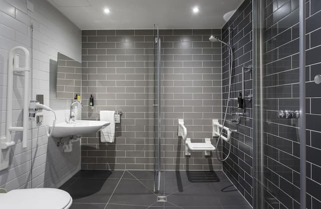 Double Room, Roll-in Shower