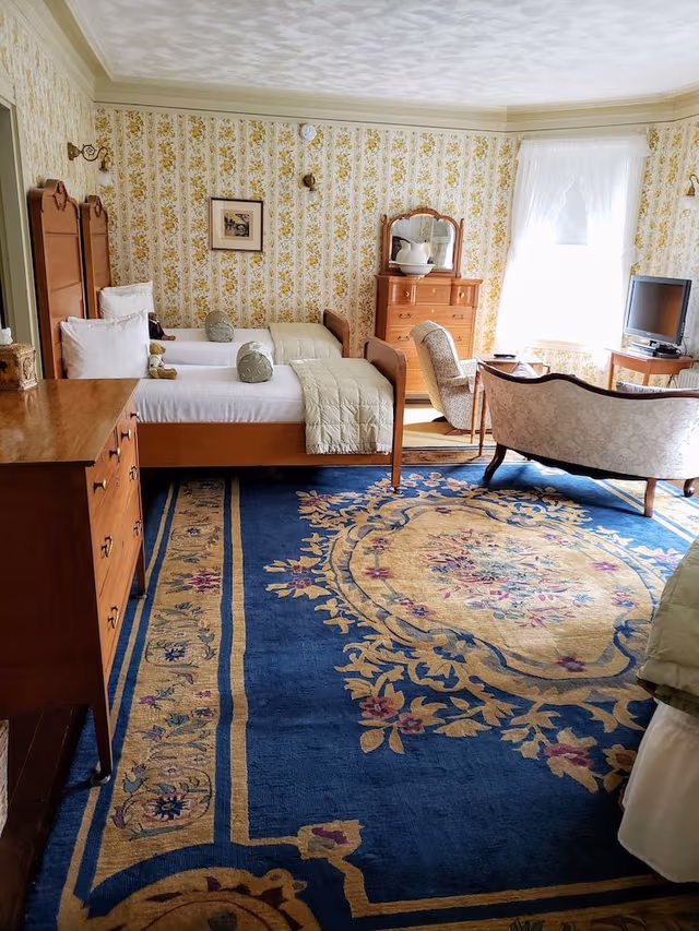 BUBBLES ROOM - 2ND FLOOR