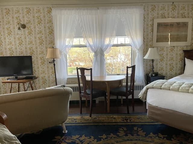 BUBBLES ROOM - 2ND FLOOR