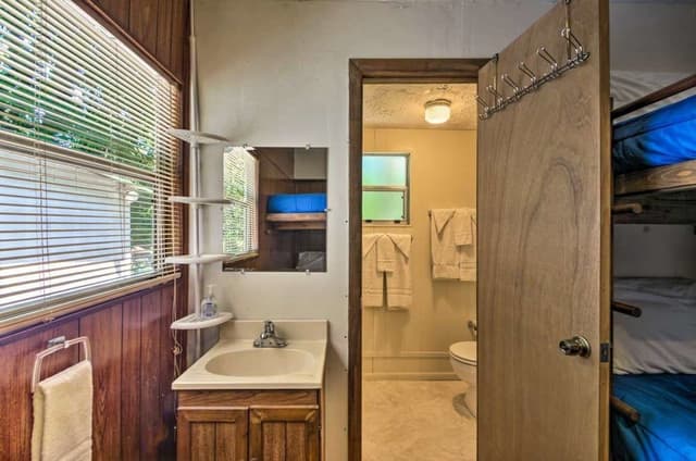 Silvermine Hideaway, Located 5 miles from Nantahala Cabins office