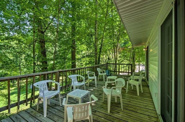 Silvermine Hideaway, Located 5 miles from Nantahala Cabins office