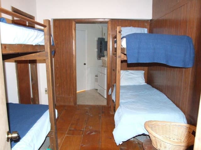 Silvermine Hideaway, Located 5 miles from Nantahala Cabins office