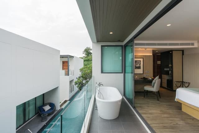 Deluxe Pool View