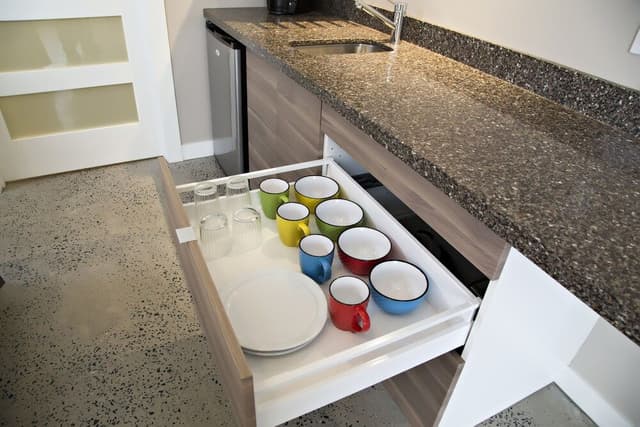 Deluxe Room, 1 Queen Bed, Kitchenette