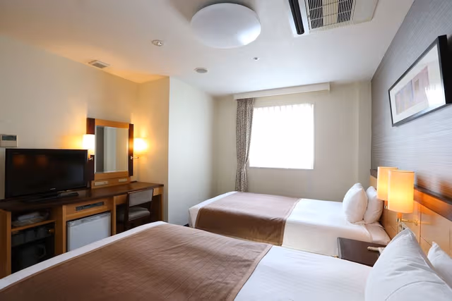 Twin Room, Smoking