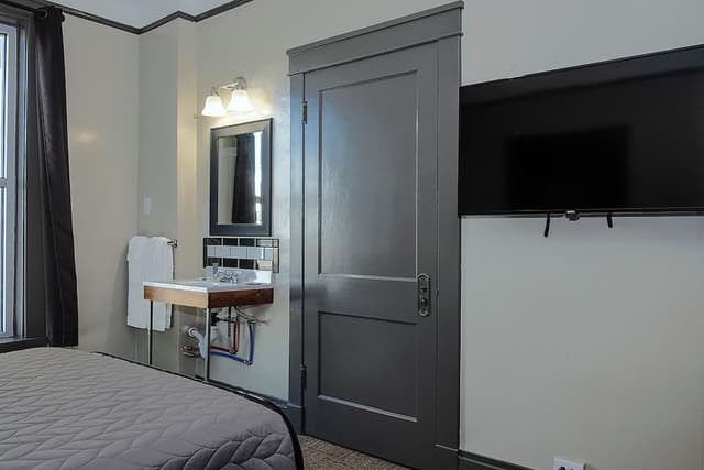 Hostel Room Full Bed w/Shared Bathroom in Hallway