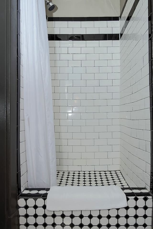 Private Room w/Full Bed & Private Ensuite Bathroom