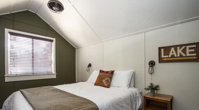 Cabin, 3 Bedrooms, 2 Bathrooms (#8)