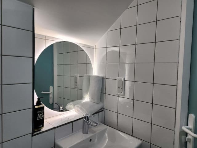 Double Room (Reboost)