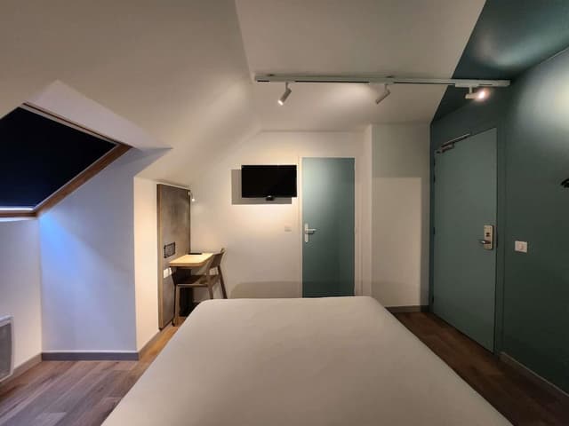 Double Room (Reboost)