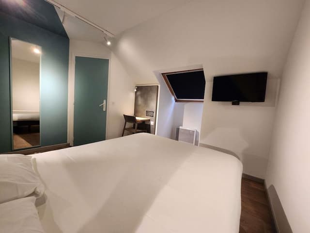 Double Room (Reboost)