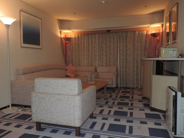 Junior Suite, Smoking