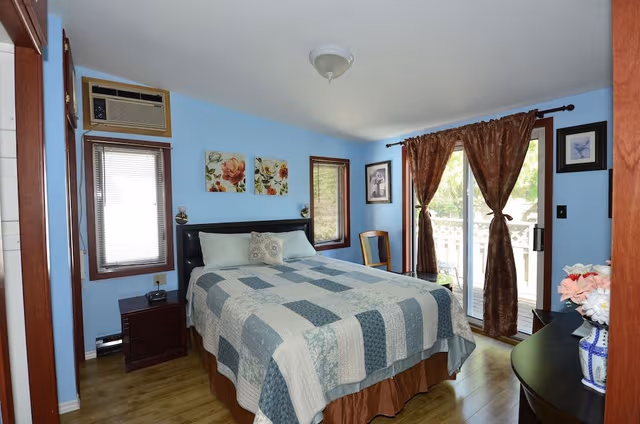 Deluxe Room, 1 Queen Bed, Balcony (3 Blue)