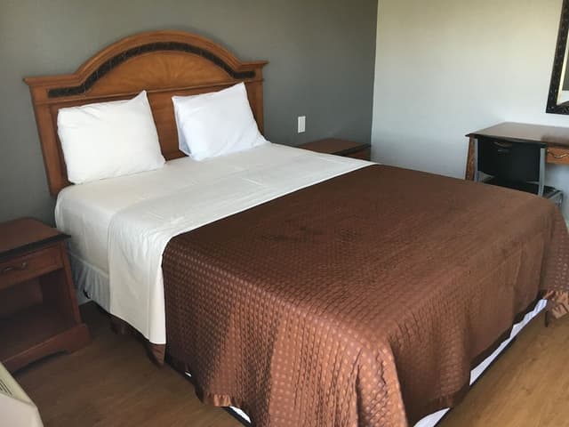 Standard Room, 1 Queen Bed
