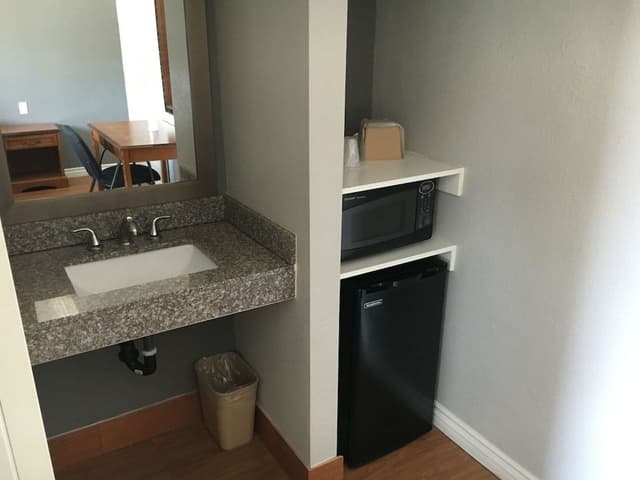 Standard Room, 1 Queen Bed