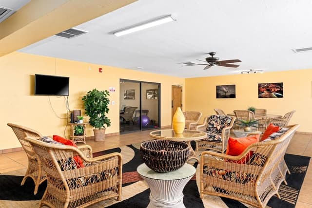 Condo, 2 Bedrooms