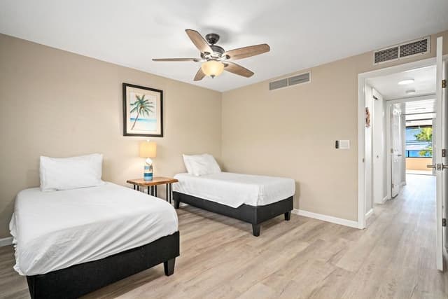 Condo, 2 Bedrooms