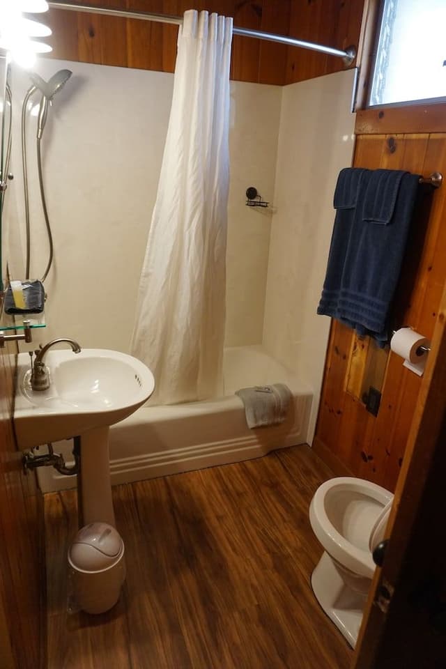 Traditional Room, 1 Queen Bed, Non Smoking