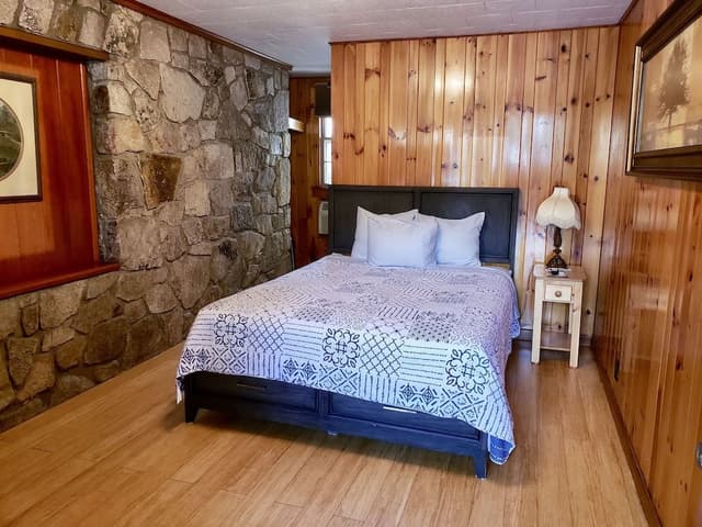 Traditional Room, 1 Queen Bed, Non Smoking