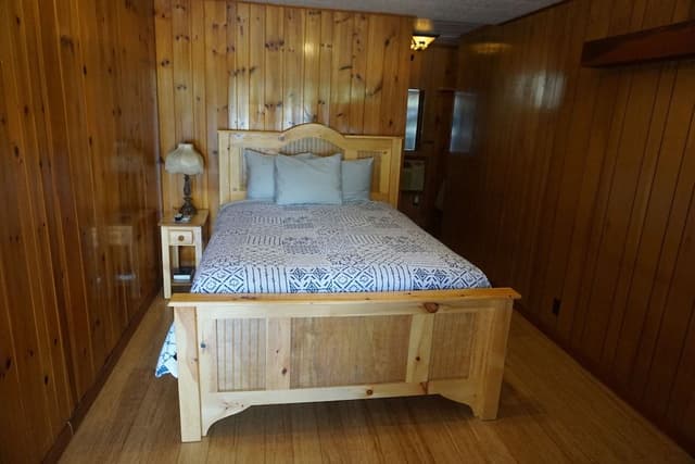 Traditional Room, 1 Queen Bed, Non Smoking