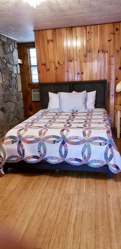 Traditional Room, 1 Queen Bed, Non Smoking