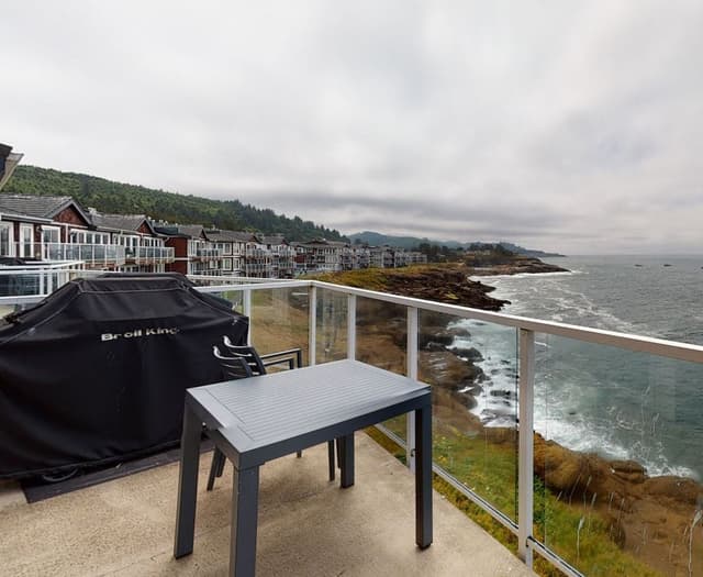 Deluxe Condo, 3 Bedrooms