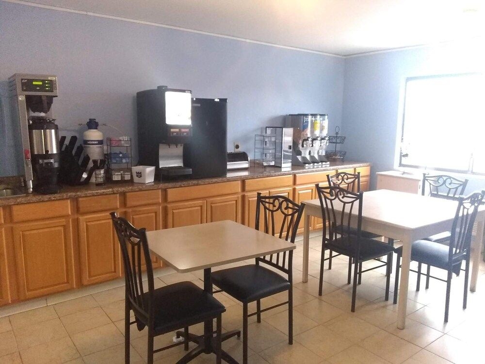 Knights Inn Sioux City IA/Sergeant Bluff4