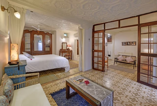 Deluxe Suite, 1 King Bed, City View
