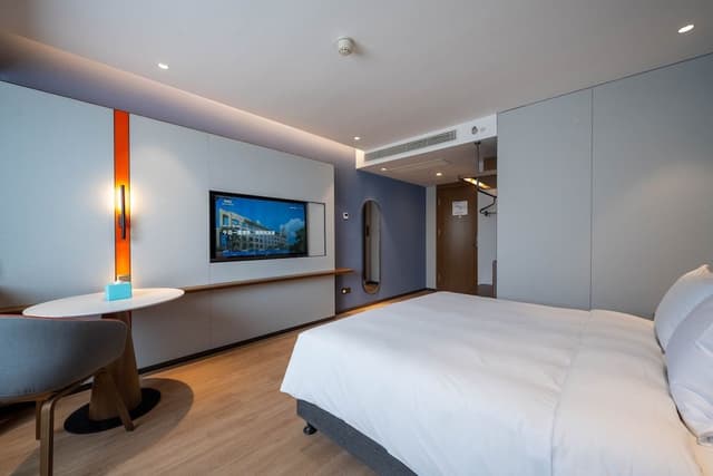 Standard Room, 1 Queen Bed