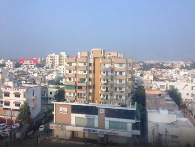 Club Room, 1 Double Bed, City View