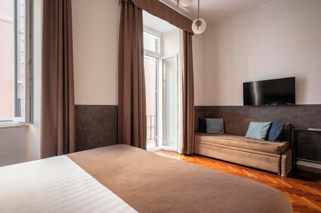 Panoramic Quadruple Room, City View