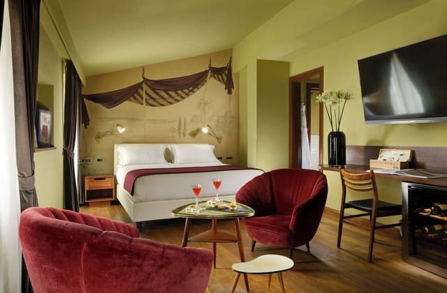 Suite, Balcony