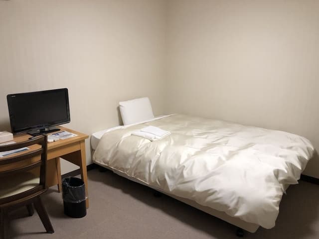 Room (X)