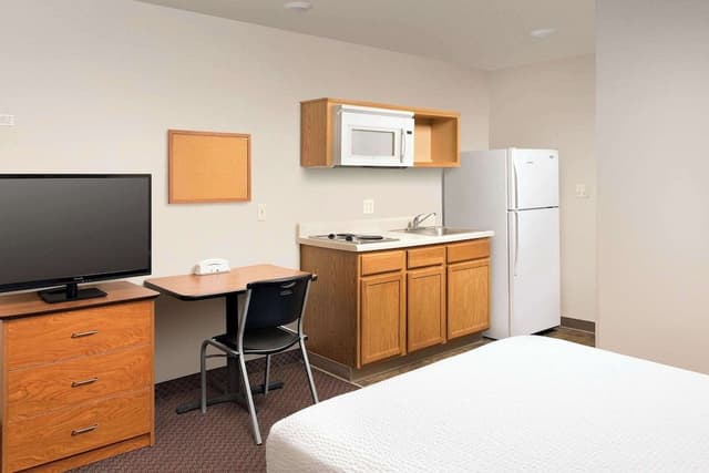 Suite, 1 Queen Bed, Non Smoking, Kitchen