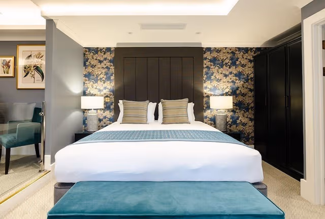 Large Double Room in Hensol Castle