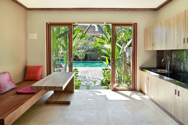 Pool Deck View Room