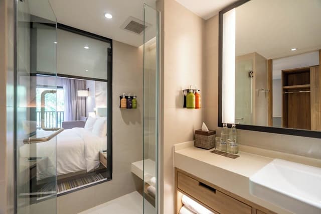 Premium Room, 1 King Bed, Balcony, Pool View
