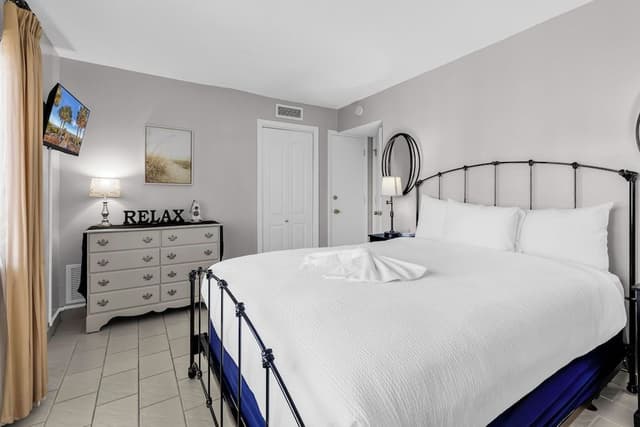 Signature Condo, 3 Bedrooms, Balcony, Ocean View