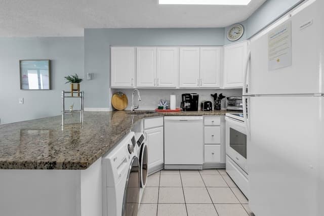 Signature Condo, 3 Bedrooms, Balcony, Ocean View