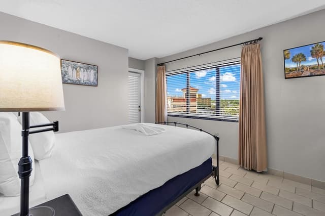Signature Condo, 3 Bedrooms, Balcony, Ocean View