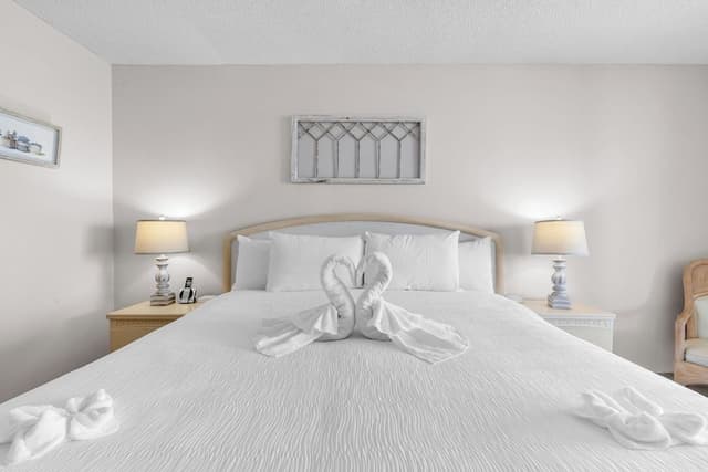 Signature Condo, 3 Bedrooms, Balcony, Ocean View