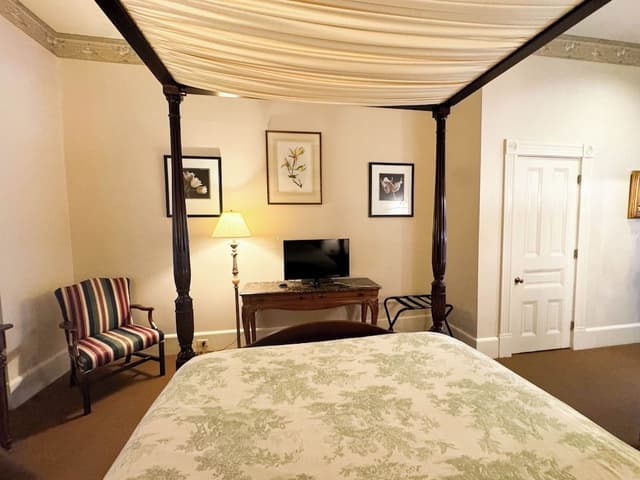 Room, 1 Queen Bed (Rosalie Beekman)