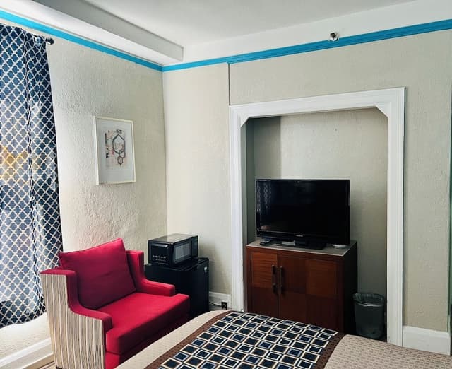 Standard Room, 1 Queen Bed, Private Bathroom