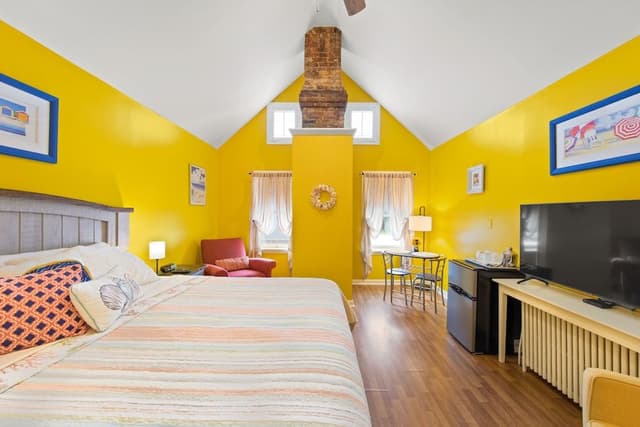 Room, Private Bathroom (Sunflower)