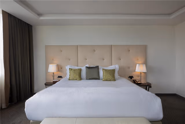 PRESIDENTIAL SUITE 2 BEDROOMS W LIVING ROOM