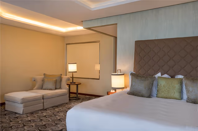 PRESIDENTIAL SUITE 2 BEDROOMS W LIVING ROOM